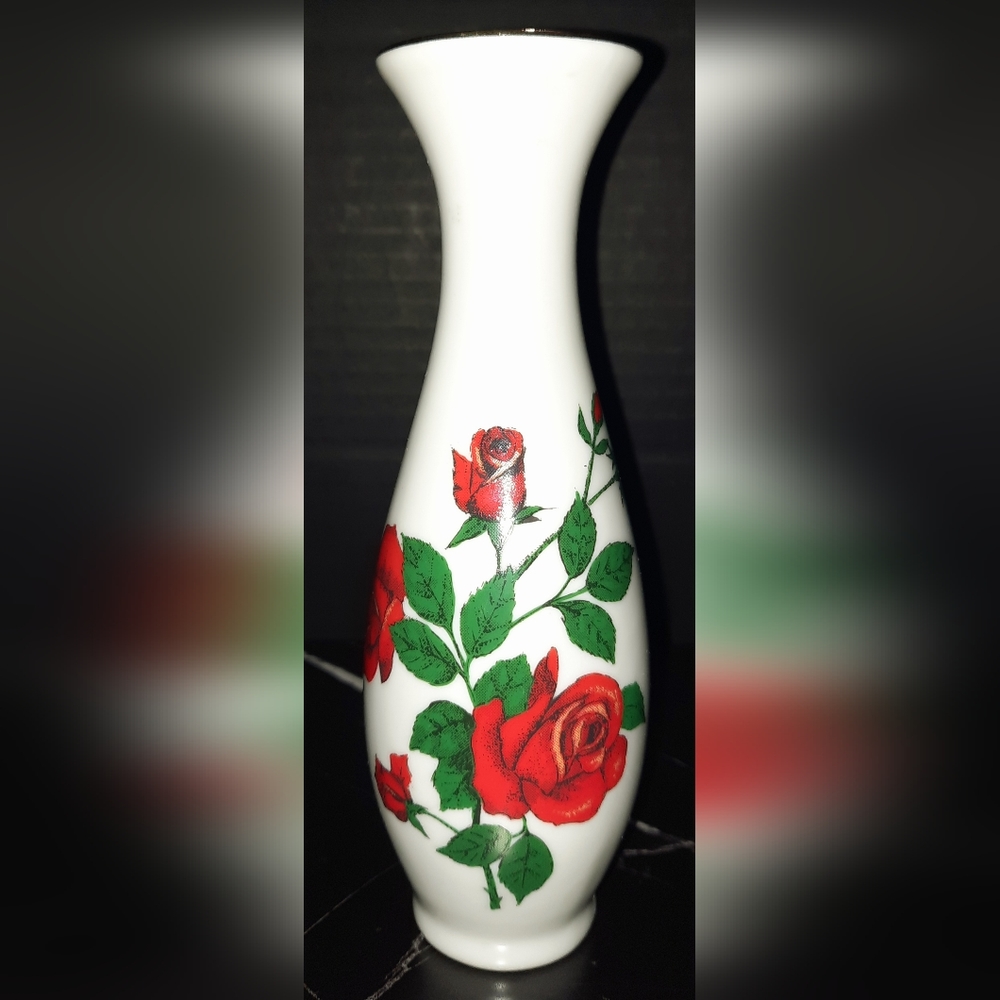 Vintage world wide rose bud vase